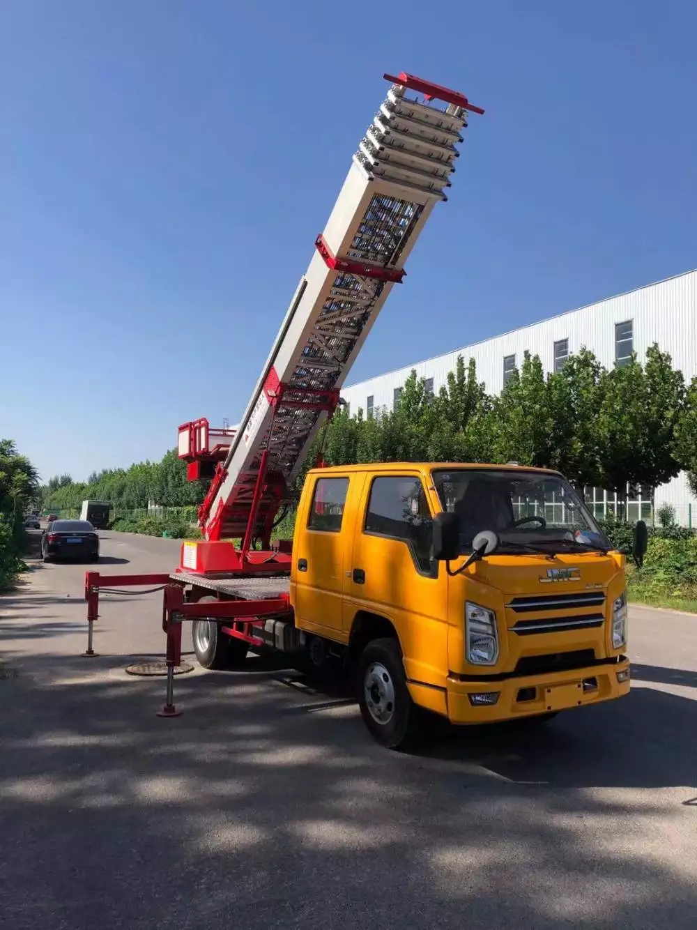 岳池附近的云梯车出租服务：轻松解决高空作业需求