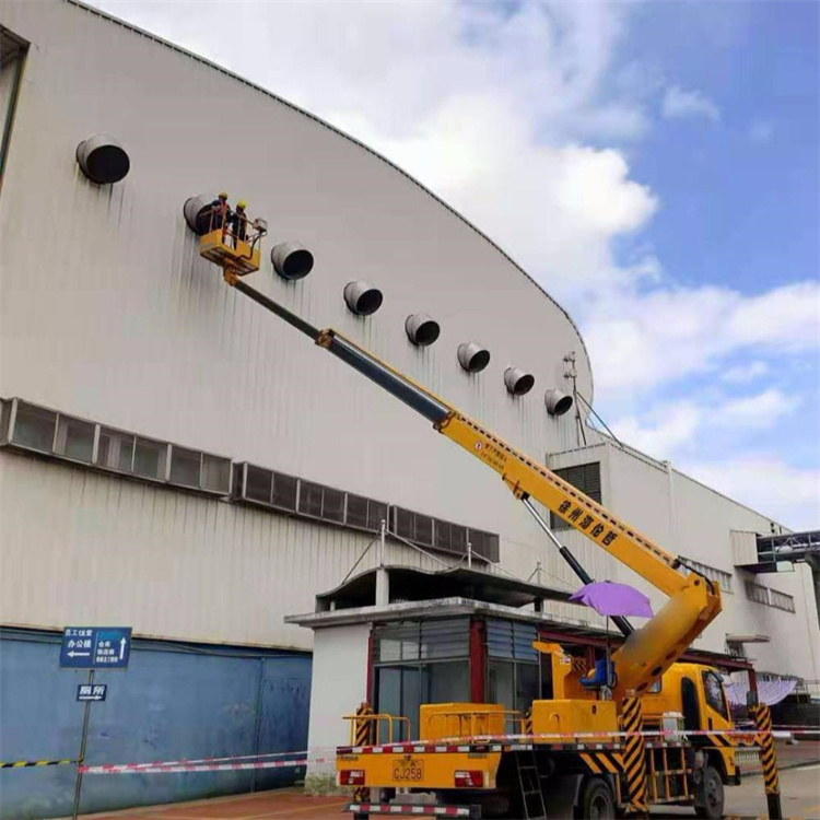 岳池高空作业车出租服务：专业广告牌安装解决方案